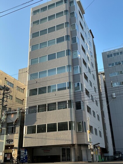 札幌営業所ビル外観