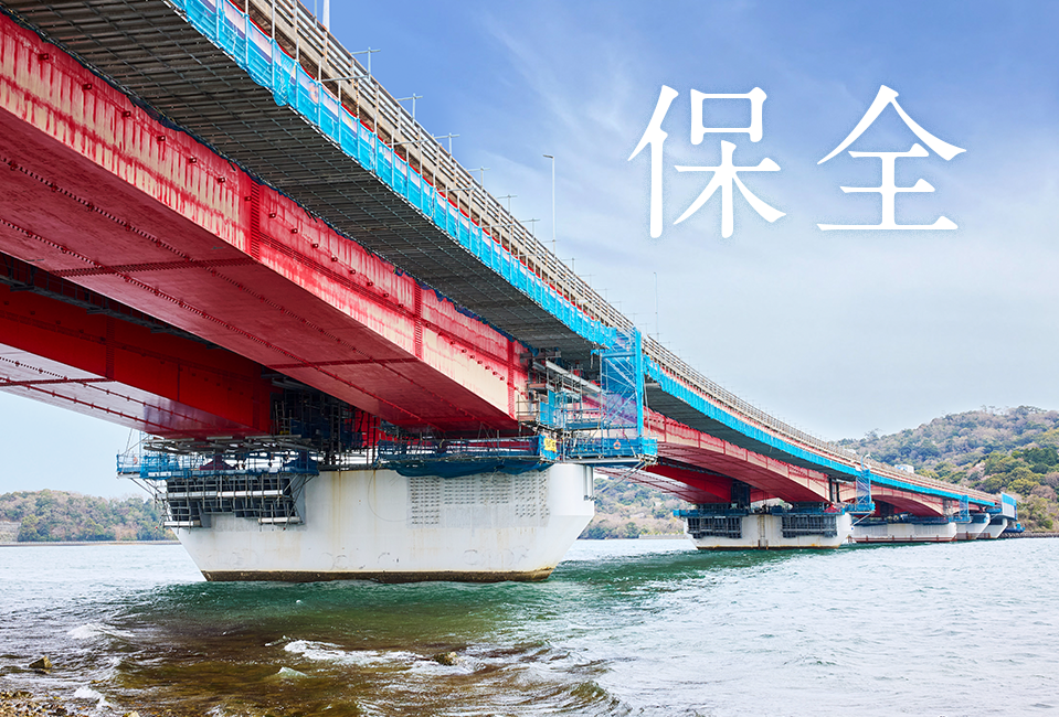 橋を下から見上げる写真